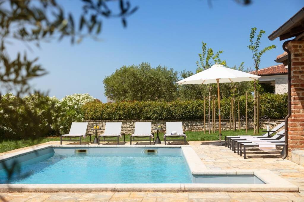 Rustic Villa Ruta With A Pool In Istria Sveti Lovreč Pazenatički Eksteriør bilde