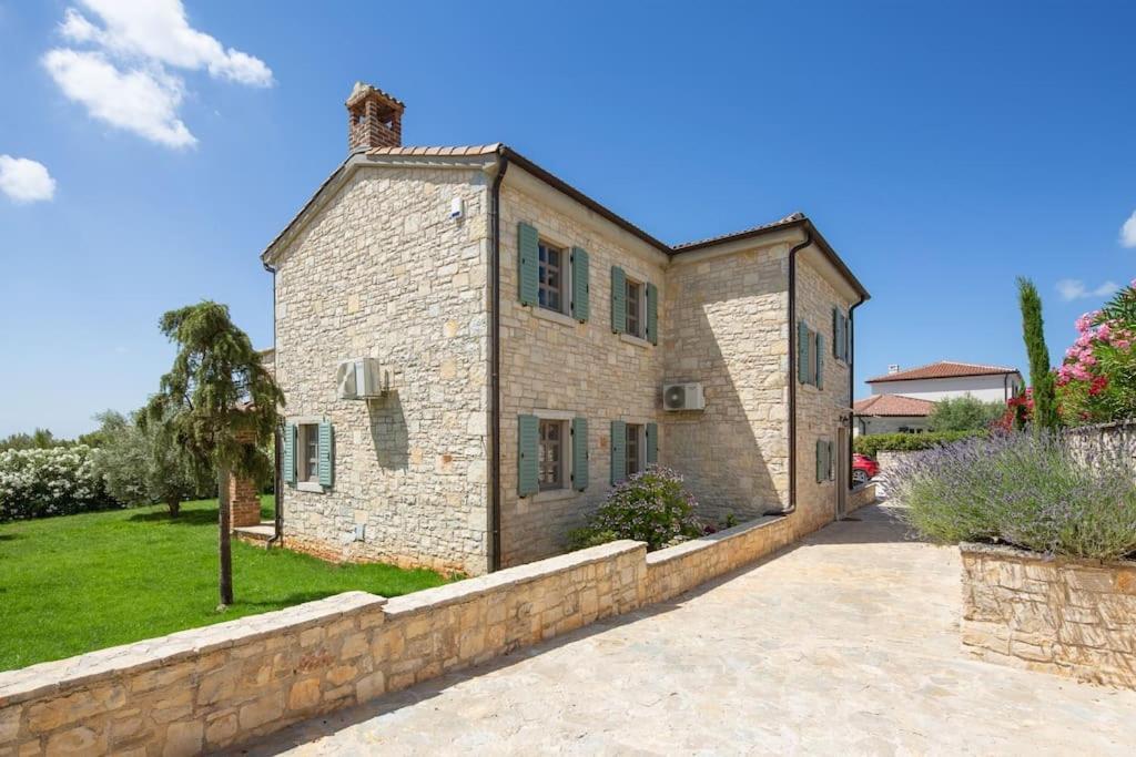 Rustic Villa Ruta With A Pool In Istria Sveti Lovreč Pazenatički Eksteriør bilde